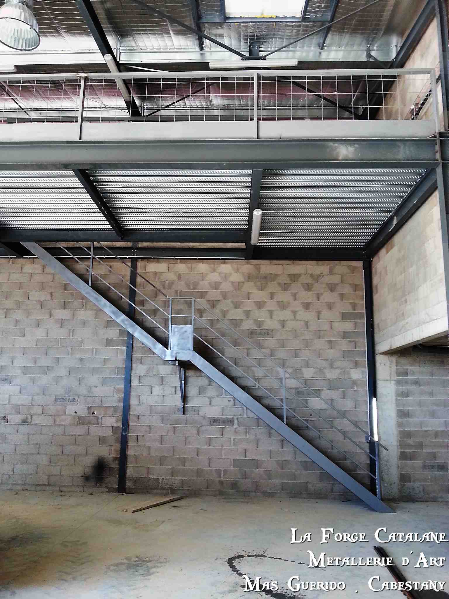 escalier industriel marches toles larmees forge catalane.jpg